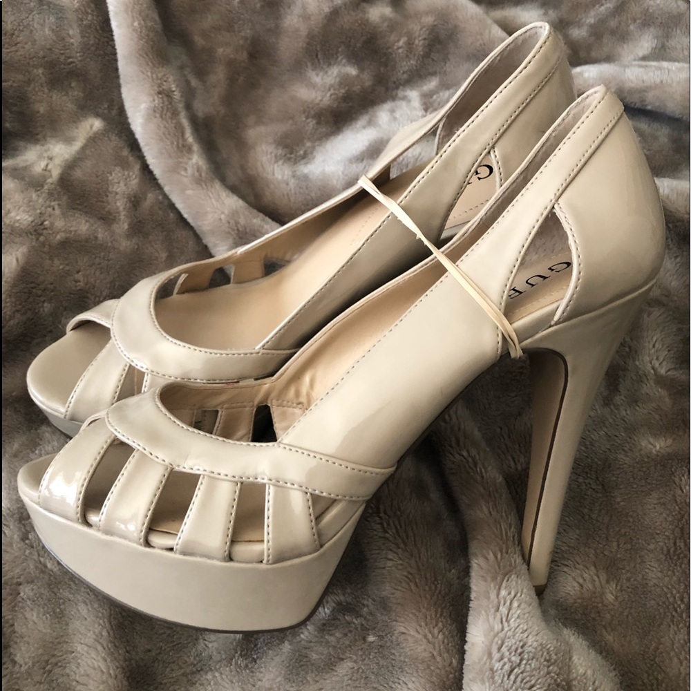 Guess Faux Glossy Leather Tan Heels Size 8 Womens